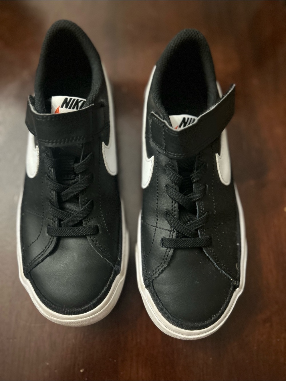 Nike Court Legacy shoes black / white
DA5381 -002 Size 1Y US
